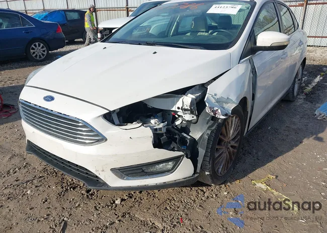 1FADP3J21FL268440: 44123786