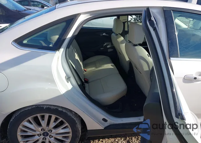 1FADP3J21FL268440: 44123786