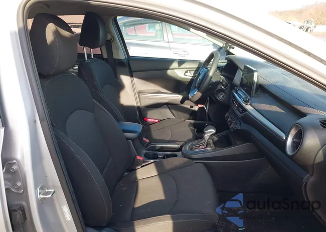 3KPF24AD8LE256119: 44123095