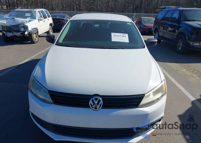 3VW2K7AJ4EM233142: 44123482