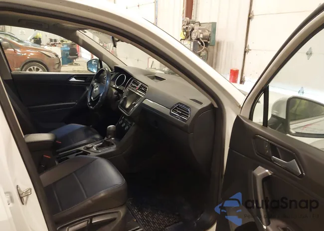 3VV2B7AX3JM205044: 44124587