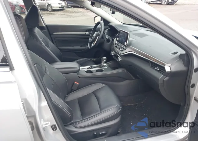 1N4BL4EW8KC156024: 44124219