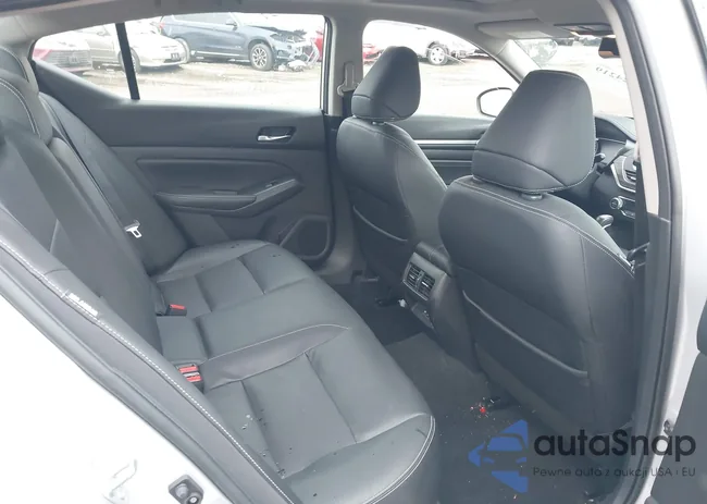 1N4BL4EW8KC156024: 44124219