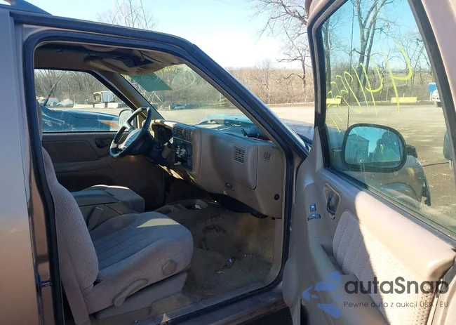 1GNDT13W8T2247278: 44125557