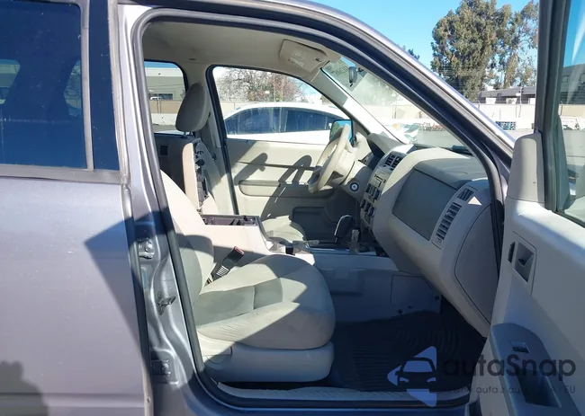 1FMCU49H08KB48615: 44126087