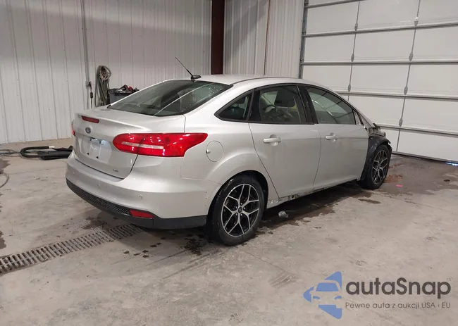 1FADP3H2XJL260237: 44125275