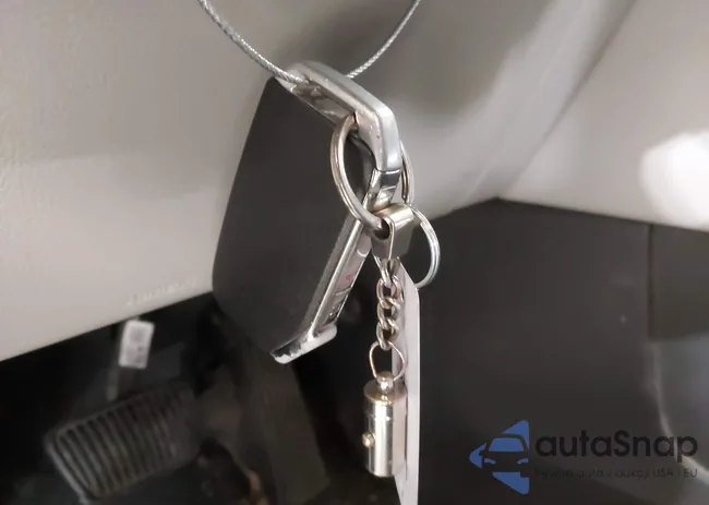 KNDNB4H3XP6210215: 44126491