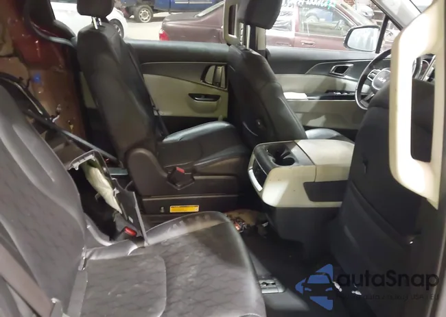 KNDNB4H3XP6210215: 44126491