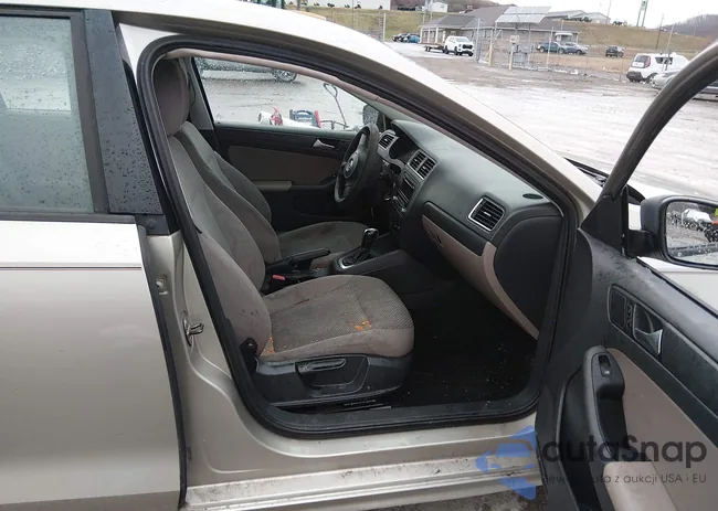 3VW2K7AJ5DM309028: 44126496