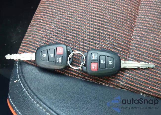 2T1BURHE0JC989751: 44126833