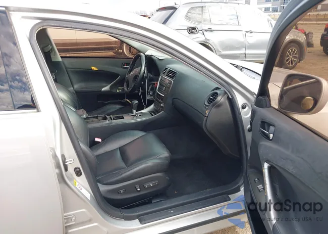 JTHBE262765006256: 44126272