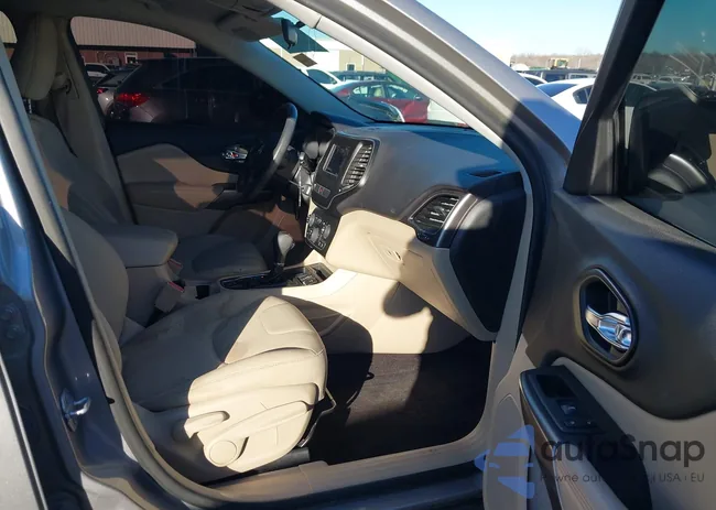 1C4PJLCB4KD203883: 44127517