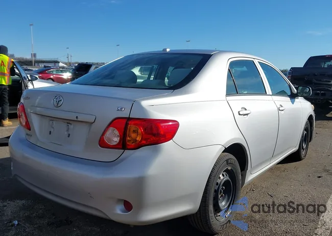 2T1BU4EE2AC529126: 44127566