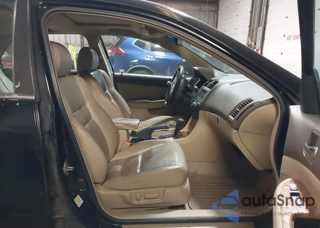 1HGCM66524A038953: 44128013