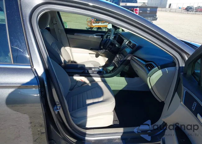 3FA6P0HD4LR262076: 44127299