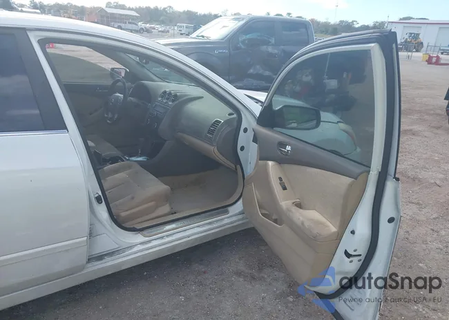 1N4AL2AP5CN543747: 44127341