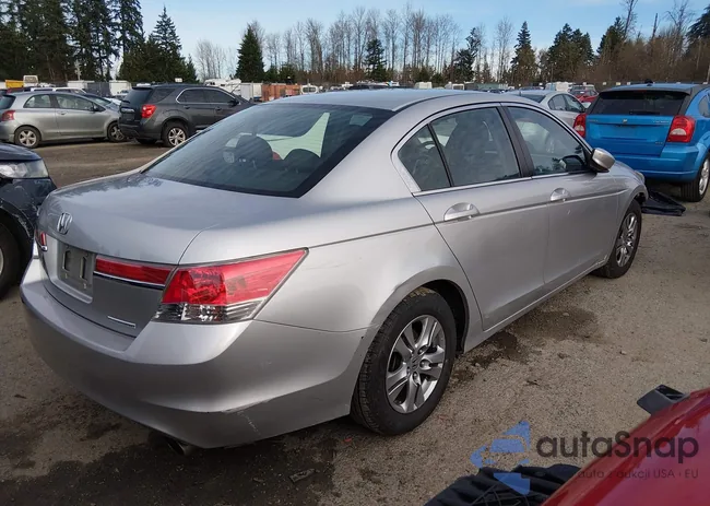 1HGCP2F68BA103763: 44128641