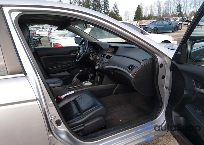 1HGCP2F68BA103763: 44128641