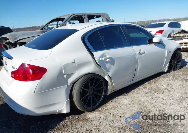 JN1CV6AR8DM762332: 44128702