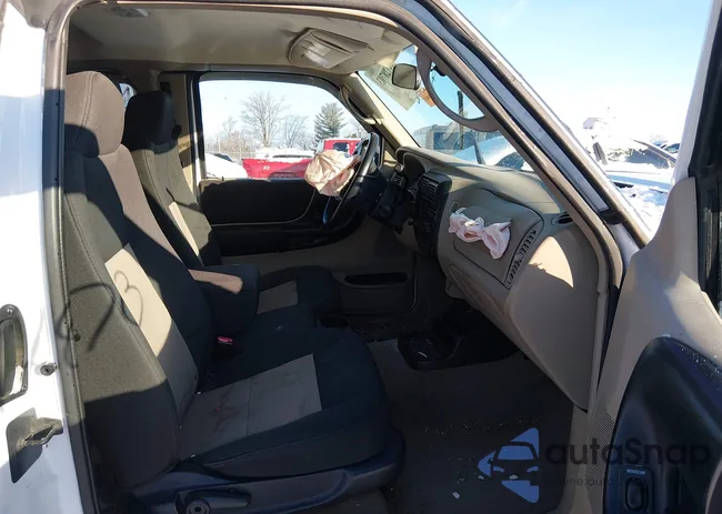 1FTYR44U26PA79183: 44128703