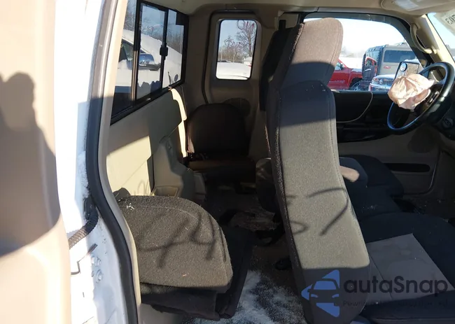 1FTYR44U26PA79183: 44128703