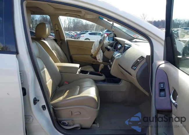 JN8AZ1MW1BW168913: 44128818