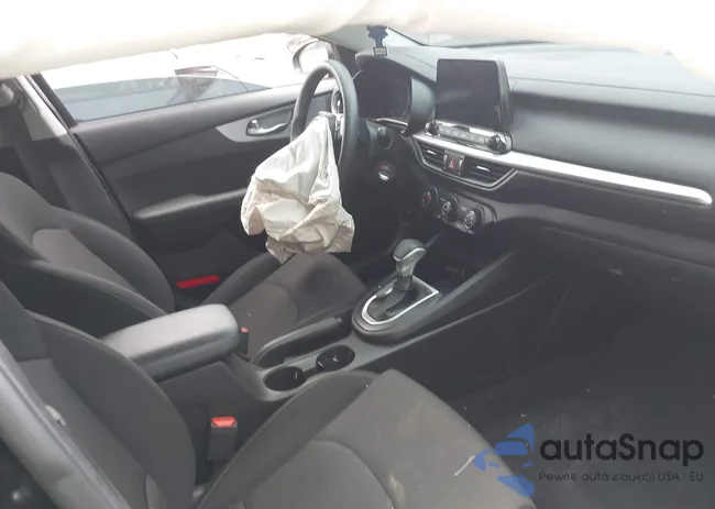 3KPF24AD8PE561223: 44128177