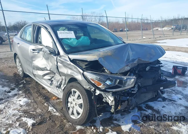 3KPA24AD9PE619737: 44129691