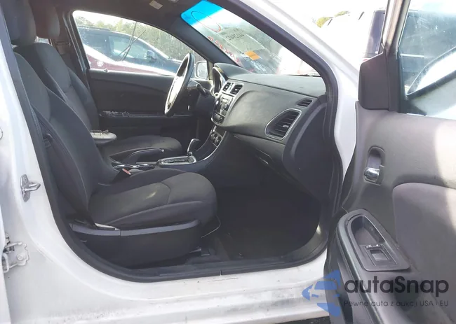 1C3CCBAB3EN208730: 44129402