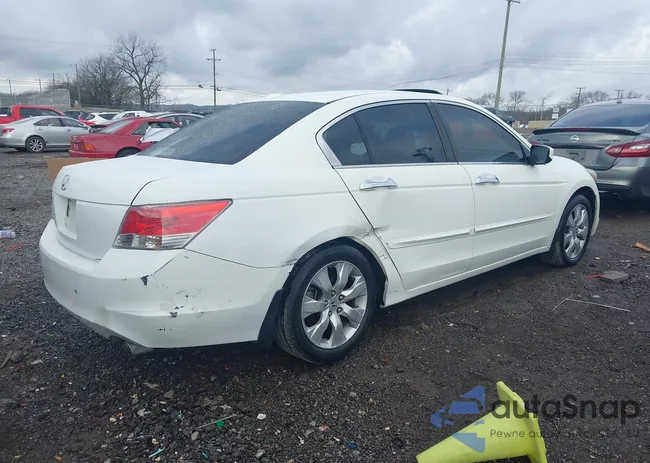 1HGCP26819A196489: 44130624