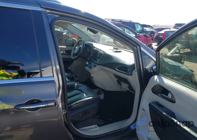 2C4RC1GG3HR759850: 44130667