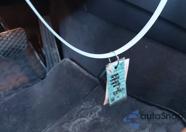 WBA8D9G3XHNU65845: 44130676