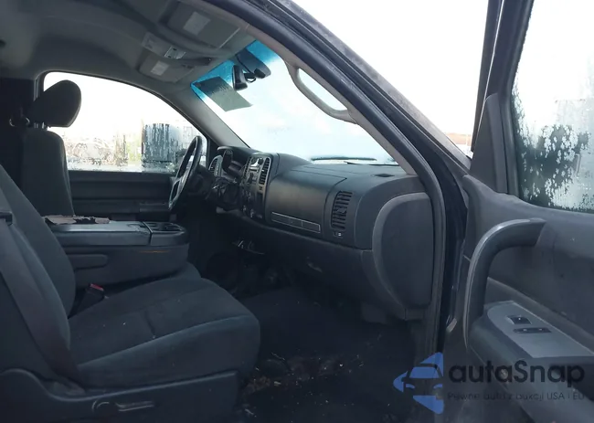 1GTHC24K57E602200: 44130915