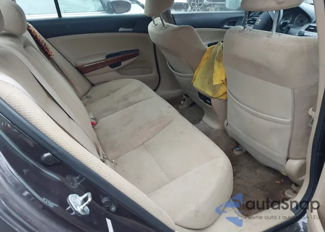 1HGCP2F74BA047748: 44130926