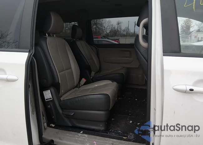 KNDMB5C1XJ6390861: 44130993