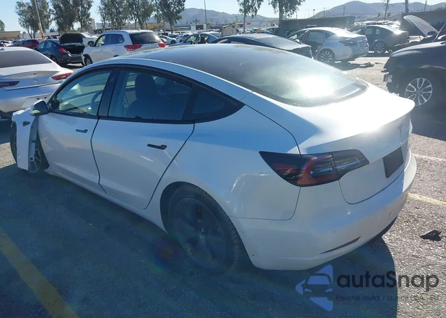 5YJ3E1EB5NF256111: 44130223