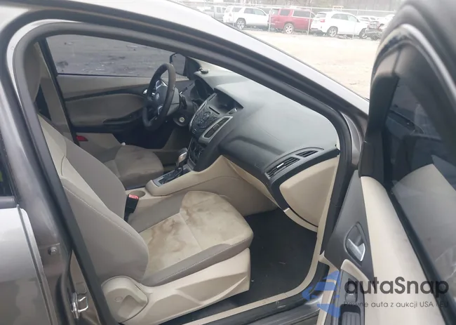 1FADP3F27DL180577: 44131554