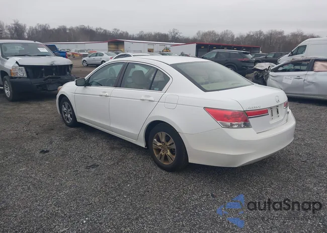 1HGCP2F63CA101727: 44131730