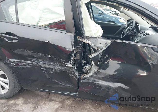 JM1BL1VG0C1504445: 44131738