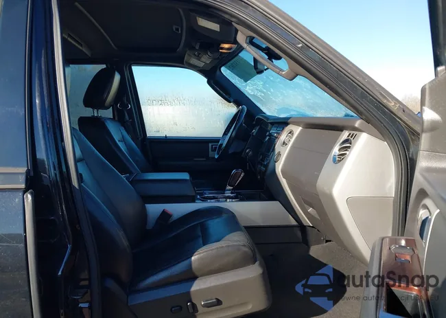 1FMJU2A52AEA76348: 44131762