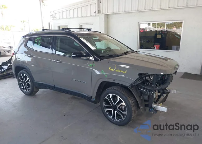 3C4NJDCB8NT185111: 44131855