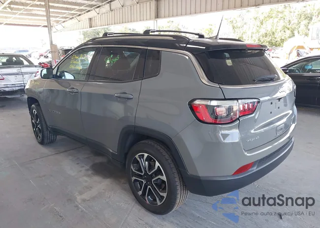 3C4NJDCB8NT185111: 44131855