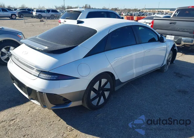 KMHM24AA7SA116640: 44131879