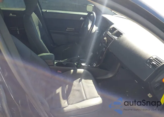 YV1MW382452047223: 44131320