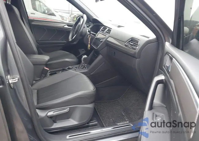 3VV8B7AX3NM000467: 44131444