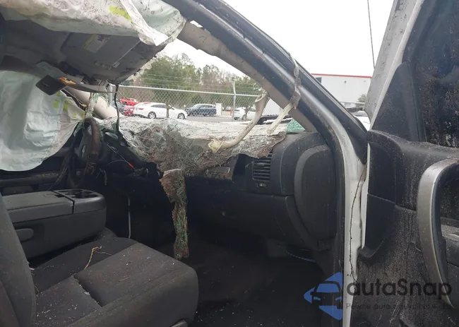 1GCPKSE70CF110073: 44132575