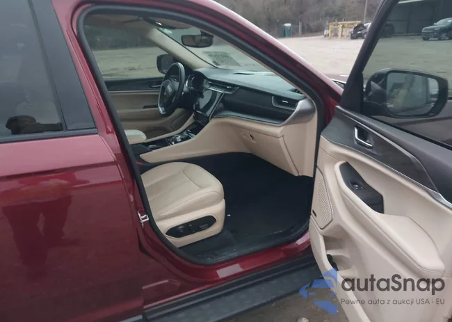 1C4RJJBG3M8114831: 44132630