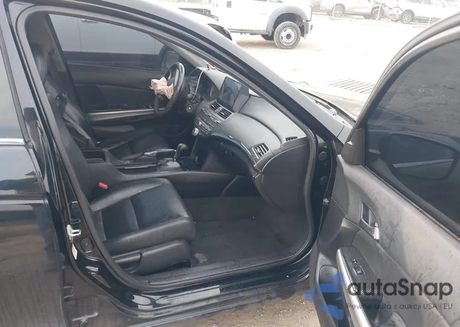 1HGCP26899A172201: 44132667