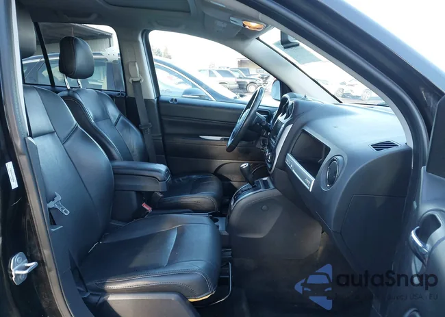 1C4NJCEA4GD806688: 44132686