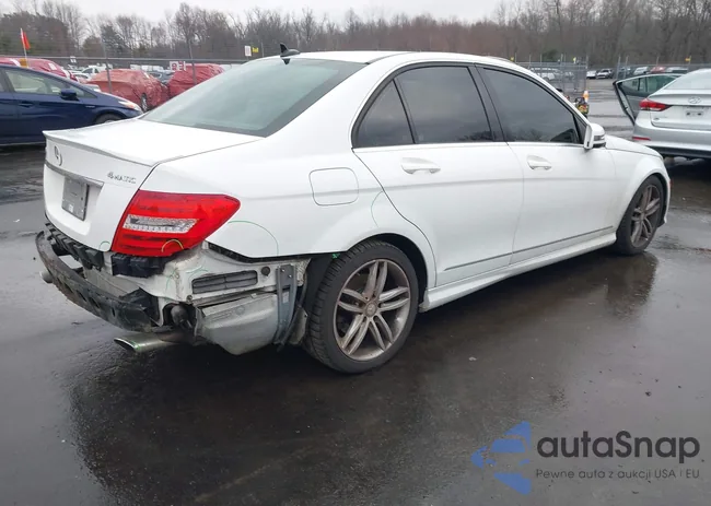 WDDGF8AB9DR250176: 44132762